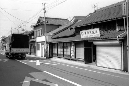 愛知御津駅近くの平坂街道