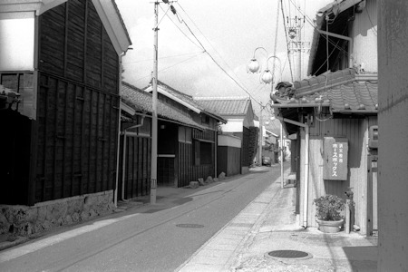 平坂街道の脇道にあった旧家