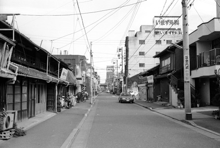 名駅三丁目の町並み