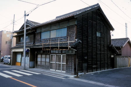 武豊の板壁の住宅