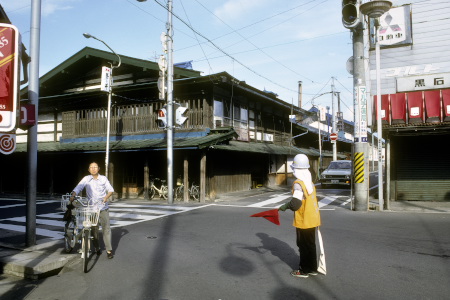 鳴海醸造店前の交差点