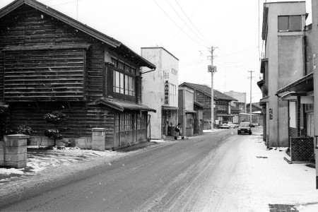 七戸市の高瀬川近くの町並み