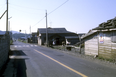 大間町奥戸を貫く国道