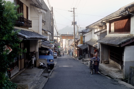 坂町の家並み
