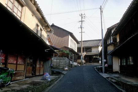 坂町の家並み