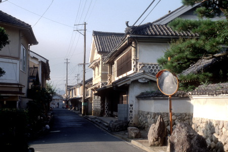 八日市護国の家並み