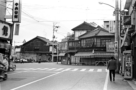 海岸通りと渡し場通りの交差点