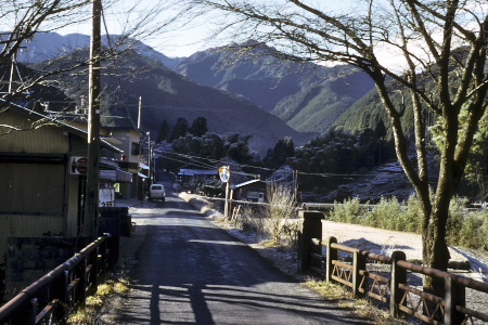 山が迫る川上集落