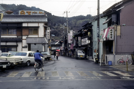 熊野市駅近くの商店街