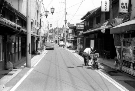 いせ弥と山岡万成舎