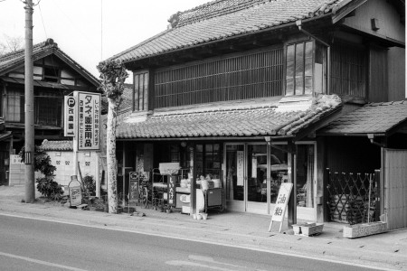 県道30号線沿いの園芸用品店