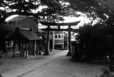 御霊神社から