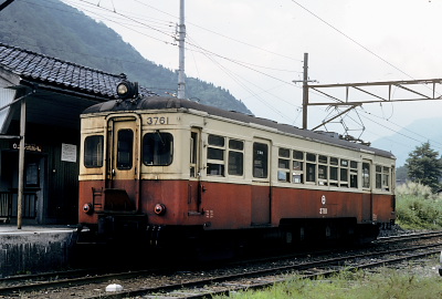 白山下駅のモハ3761