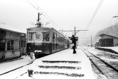 雪の七谷駅