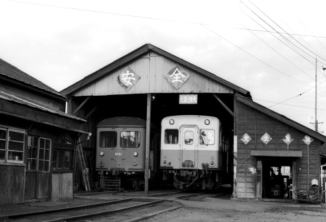 五井機関区のキハ6101とｷﾊ200形