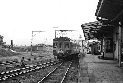 南栗原駅構内