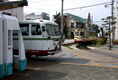 後免町終点に到着