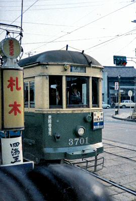 札木に停車中のモ3701