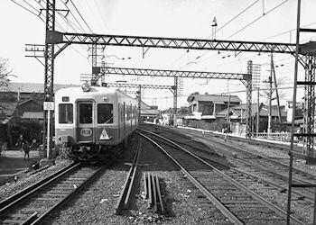 高砂駅を発車した3000形