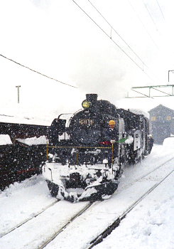 小出駅の入れ換え風景