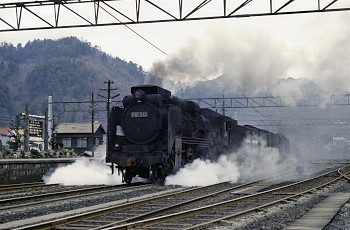 木曽福島駅を発車するD51