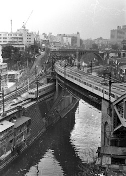 御茶ノ水駅東側