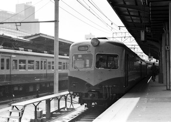 東京駅の80系湘南電車