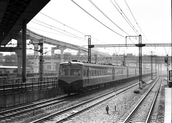 東京駅の80系湘南電車