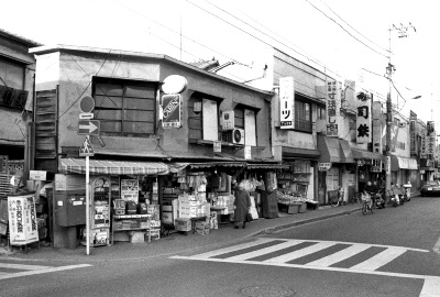 赤羽駅西側の弁天通り