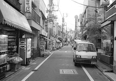 諏訪神社に続く商店街