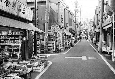 諏訪神社に続く商店街