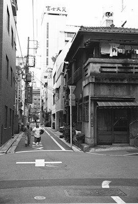 銀座二丁目の路地