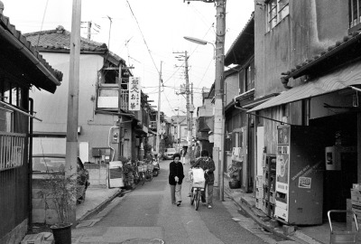 虎橋通りから北側に続く道