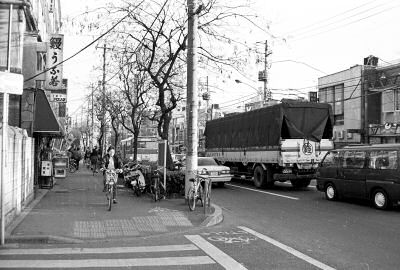 茗荷谷駅近くの春日通り