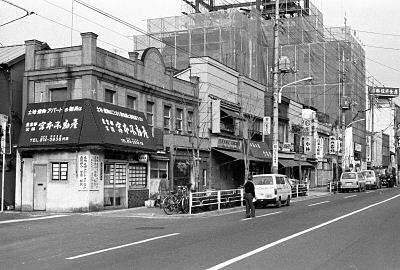 旧日光街道沿いの看板建築