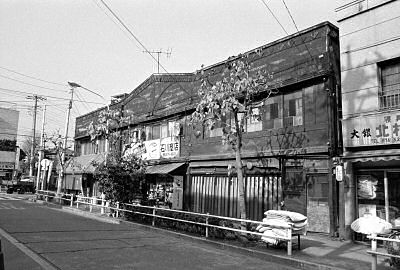 「超」看板建築