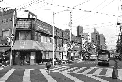 「超」看板建築