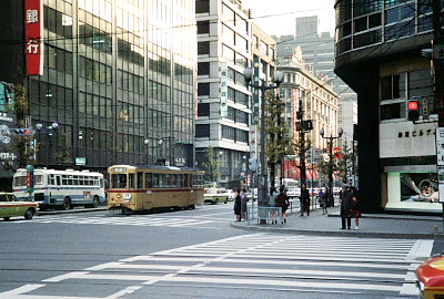 日本橋交差点・南側