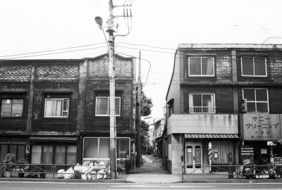 春日通り沿いの看板建築