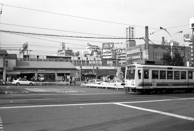 山手線の大塚駅前