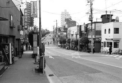 牛込柳町交差点の望む