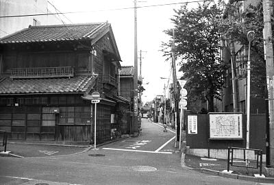 三崎坂の木造家屋