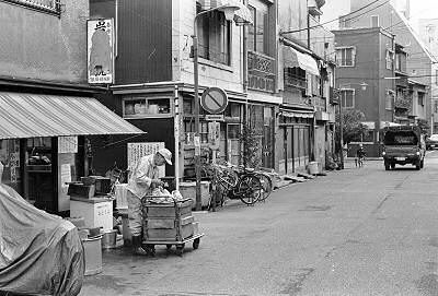 豆腐屋の店先