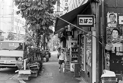 大阪屋酒店の前