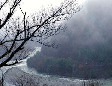 王滝川対岸からの風景